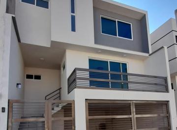 Casa · 220m² · 3 Recámaras · 2 Estacionamientos · Casa en Venta en Fraccionamiento Residencial Morada del Quetzal