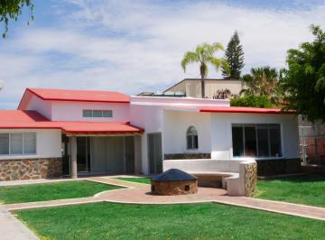 Casa de 4 habitaciones, Corregidora · Casa en Venta en Colinas del Bosque II Sección