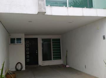 Casa · 117m² · 3 Recámaras · 2 Estacionamientos · Renta Casa Amueblada