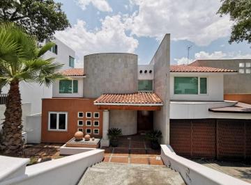 Casa · 490m² · 3 Recámaras · 4 Estacionamientos · Casa en Prado Largo
