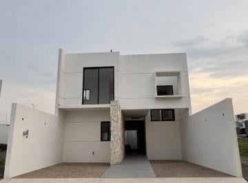 Casa de 3 habitaciones, Alvarado · Venta de Casa con Estudio en Lomas Mediterraneo