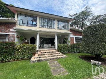 Casa · 232m² · 3 Recámaras · 4 Estacionamientos · Casa en Renta Sobre San Jerónimo, Cuernavaca