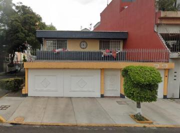 Casa de 3 habitaciones, Coyoacán · Propiedad en Venta Ubicada en Coyoacán, Ciudad de México