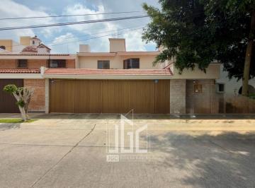 Casa · 436m² · 4 Recámaras · 3 Estacionamientos · Casa en Renta en Col. Terranova, a Lado de Providencia Guadalajara