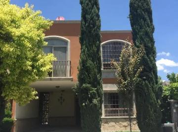 1 · Casa en Renta en Las Quintas, Saltillo: Amplia Propiedad en Comunidad Cerrada