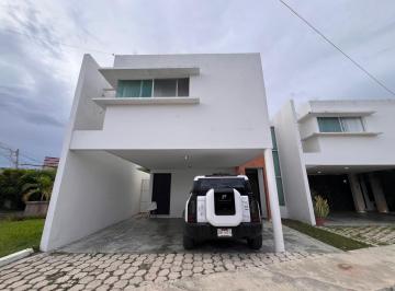 Casa · 184m² · 3 Recámaras · 2 Estacionamientos · Venta de Casa Merida Fracc. Montecristo
