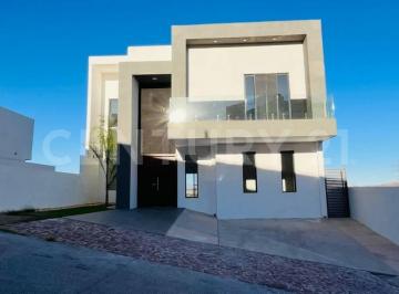 Casa · 272m² · 2 Recámaras · 2 Estacionamientos · Casa en Venta en Altozano, Paseo del Lobo, Chihuahua.