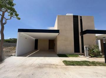 1 · Casa en Venta en Privada Residencial Ubicada en Xcanatún