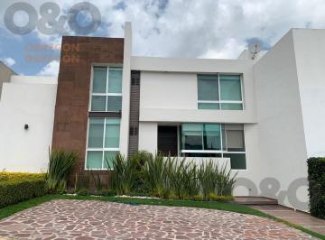 Casa · 226m² · 3 Recámaras · 2 Estacionamientos · Casa en Renta en Lomas de Gran Jardin, León Gto