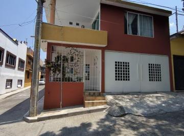 Casa · 220m² · 3 Recámaras · 2 Estacionamientos · Oportunidad Casa con Amplias Recamaras en Santa Maria de Guido
