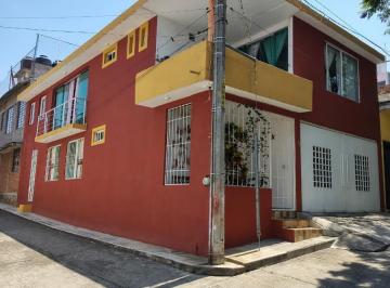 Casa · 220m² · 3 Recámaras · 2 Estacionamientos · Oportunidad Casa con Amplias Recamaras en Santa Maria de Guido