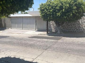 Casa de 4 habitaciones, León · Casa de Una Planta con Jardín en Venta Colonia Arbide en León, Guanajuato