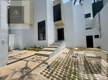 Casa · 260m² · 2 Recámaras · 2 Estacionamientos · Casa en Fraccionamiento Rancho Cortes