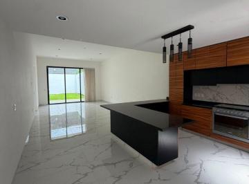 Casa de 3 habitaciones, León · Casa en Renta en La Campiña del Bosque con 3 Recamaras 4 Baños y 3 Estacionamientos