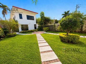 Casa · 319m² · 3 Recámaras · 3 Estacionamientos · Venta de Casa Sola en El Barrio de San Juan en Yautepec, Mor. Clave 6017