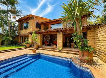 Casa · 446m² · 5 Recámaras · 2 Estacionamientos · Venta de Casa Sola en Privada, Col. Vista Hermosa, Cuernavaca, Morelos…clave 6151