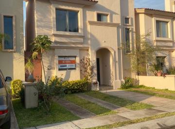 Casa de 3 habitaciones, Tlajomulco de Zúñiga · Casa Frente a Parque en Coto Privado en Villa California