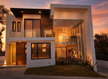 Casa · 520m² · 3 Recámaras · 6 Estacionamientos · Casa en Renta en Bosque de Tzalam Zona Esmeralda