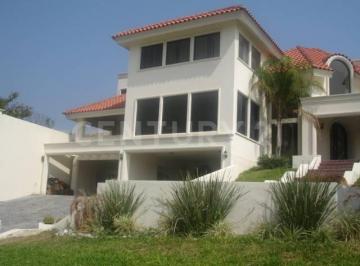 Casa · 646m² · 3 Recámaras · 4 Estacionamientos · Casa en Venta en Col. Hacienda Los Encinos en Monterrey, N. l.