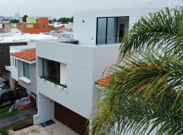Casa de 4 habitaciones, Tlajomulco de Zúñiga · Estrena Casa de 3 Niveles con Roof Garden! Coto Barcelona - Nueva Galicia