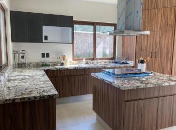 Casa · 264m² · 3 Recámaras · 2 Estacionamientos · Casa a La Venta en Metepec, Llano Grande Zg 24 - 637