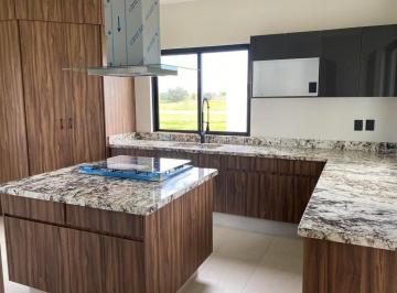 Casa · 288m² · 3 Recámaras · 1 Estacionamiento · Casa a La Venta en Metepec Colonia Llano Grande Zg 24 - 638