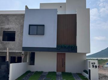 Foto 1 · Casa en Venta/renta en Capital Sur con Recamara en Pb
