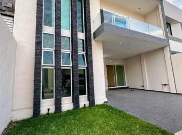 Casa en condominio · 280m² · 3 Recámaras · 2 Estacionamientos · PH - Fraccionamiento El Zapote