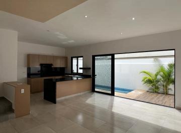 Casa en condominio · 240m² · 4 Recámaras · 2 Estacionamientos · Casa en Renta en Aqua Residencial Cancún | 4 Recámaras | Alberca Privada