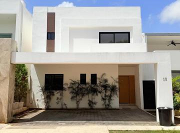 Casa en condominio · 240m² · 4 Recámaras · 2 Estacionamientos · Casa en Renta en Aqua Residencial Cancún
