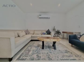 Casa · 306m² · 3 Recámaras · Departamento en Valle Oriente