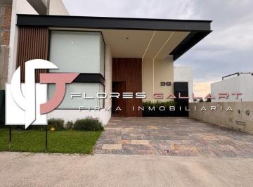 Casa en condominio · 330m² · 3 Recámaras · 2 Estacionamientos · Casa en Venta de Una Planta en Residencial Tamarindos Al Norponiente de La Ciudad