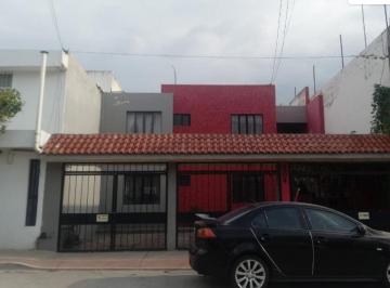 Casa de 8 habitaciones, León · Casa en Venta en Jardines de Jerez