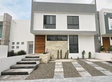 Casa · 232m² · 4 Recámaras · 2 Estacionamientos · Casa en Venta en Juriquilla