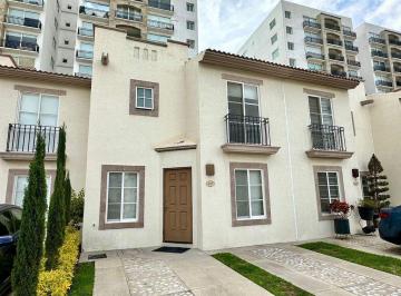 Casa en condominio · 140m² · 4 Recámaras · 2 Estacionamientos · Renta Casa El Refugio Privada Seguridad Alberca Jardin Cerca Zibata Hospital Colegios