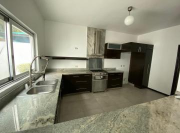 Casa de 3 habitaciones, Monterrey · Casa en Renta en La Rioja Carretera Nacional
