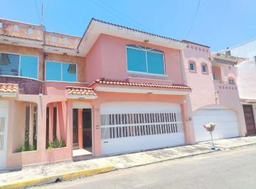 Casa de 3 habitaciones, Boca del Río · Casa Semi Amueblada en Renta en Fracc. Jardines de Virginia. Boca del Río, Veracruz.