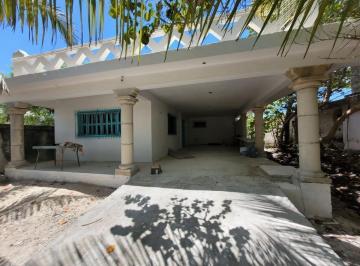 Casa · 2 Recámaras · 5 Estacionamientos · Casa en Venta en Chuburna Puerto Frente Al Mar