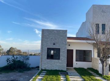 Casa · 83m² · 3 Recámaras · 2 Estacionamientos · Casa - Ciudad Maderas Residencial Querétaro