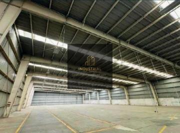 Nave industrial · 3200m² · 6 Estacionamientos · Nave Industrial en Renta en Toluca