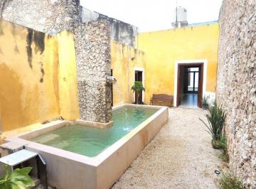 Casa de 2 habitaciones, Mérida · Casa Amueblada Ubicada en El Centro Historico de Mérida, 2 Recamaras con Su Baño, Alberca en Casona