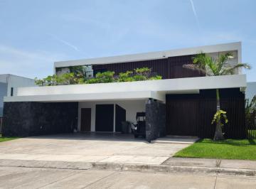 Casa · 400m² · 3 Recámaras · 3 Estacionamientos · Punta Tiburón, Casa en Venta con Acabados de Lujo en Marina y Golf