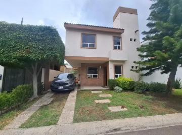 1 · Casa en Venta en Fraccionamiento Real del Bosque, Corregidora