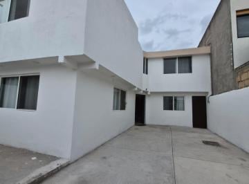Casa · 220m² · 3 Estacionamientos · Casa - Fraccionamiento Loma Verde