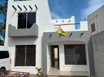Casa de 3 habitaciones, Solidaridad · Vendo Hermosa Casa, Excelente Ubucación Para Oficinas