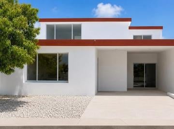 Casa de 4 habitaciones, Mérida · Casa en Venta en Mérida Zona Oriente, Pacabtun, Remodelada