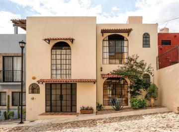 155f3b66b23340123fde950ca15c9bfa44f436adb5786db5d2487c8f0cce580e · Casa en Venta en San Miguel de Allende, Remodelada con 2 Recámaras