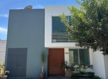 Casa de 3 habitaciones, Zapopan · Casa en Renta Solares