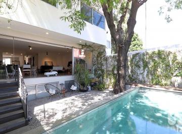 Casa · 370m² · 3 Recámaras · 4 Estacionamientos · Casa en Venta en Coyoacán con Alberca y Terraza: Exclusividad y Confort en un Solo Lugar