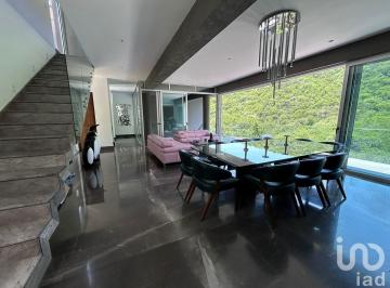 Casa · 811m² · 3 Recámaras · 4 Estacionamientos · Casa en Renta Sierra Alta Sector 9